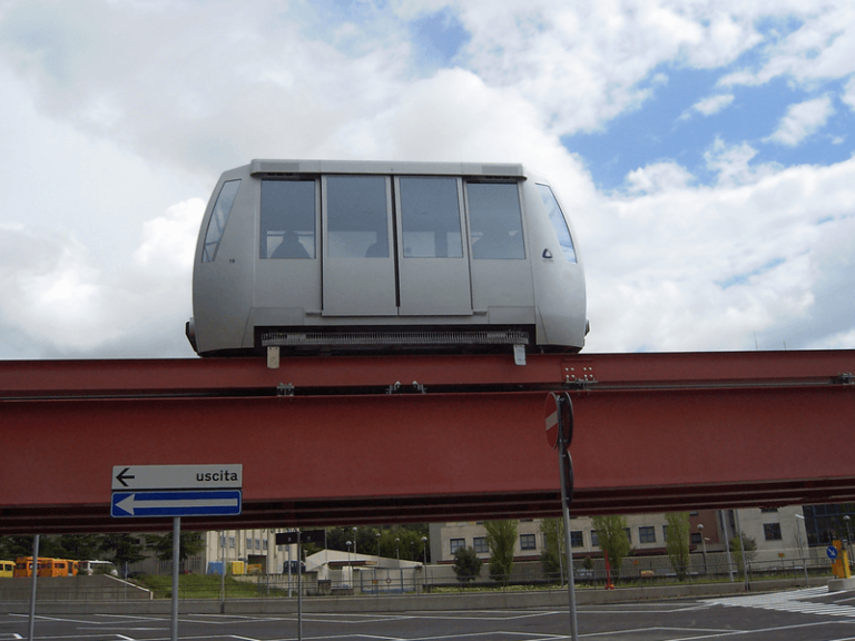 mini métro Perousse et ses portes embarquées Portalp Railway