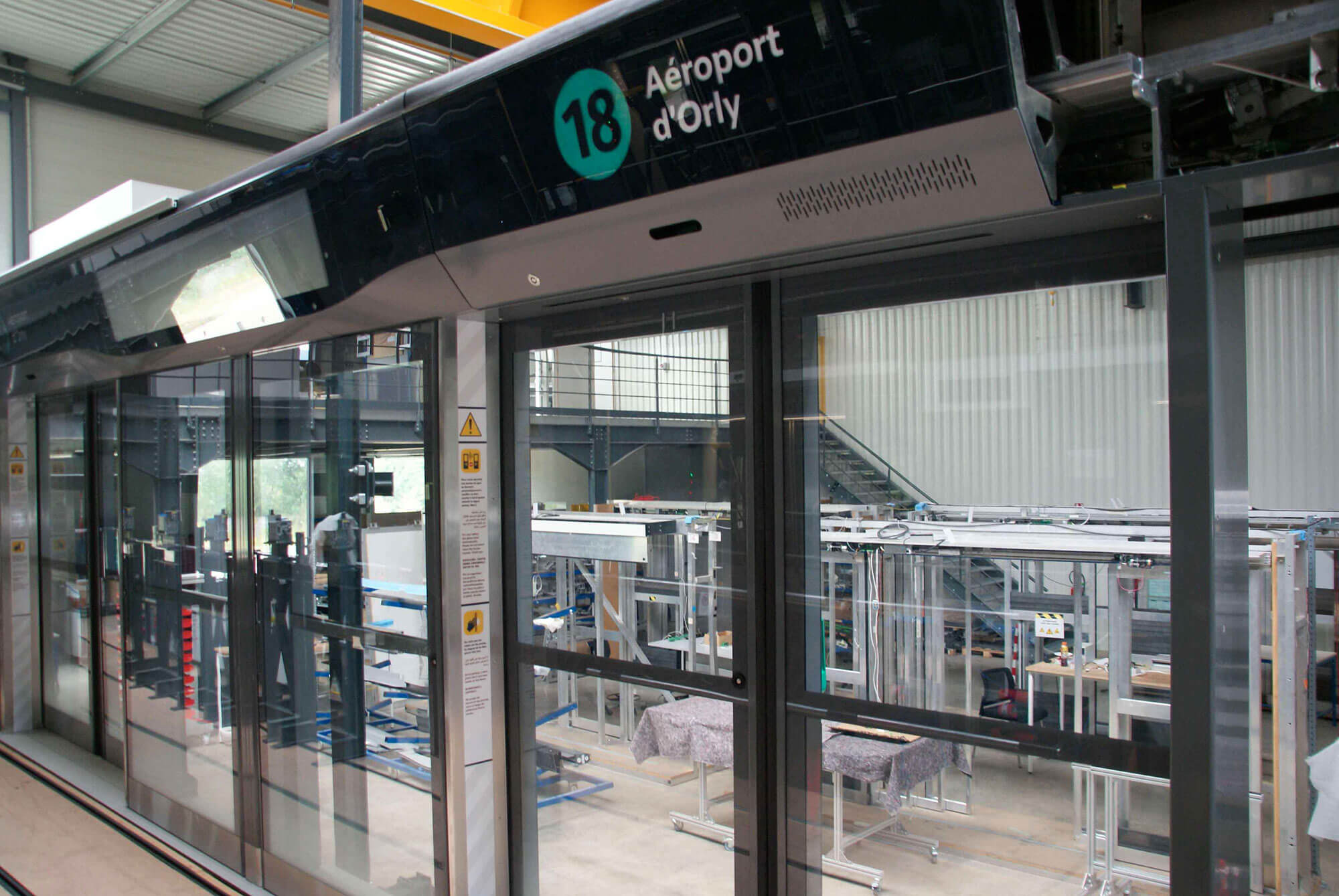 Platform screen doors line 18